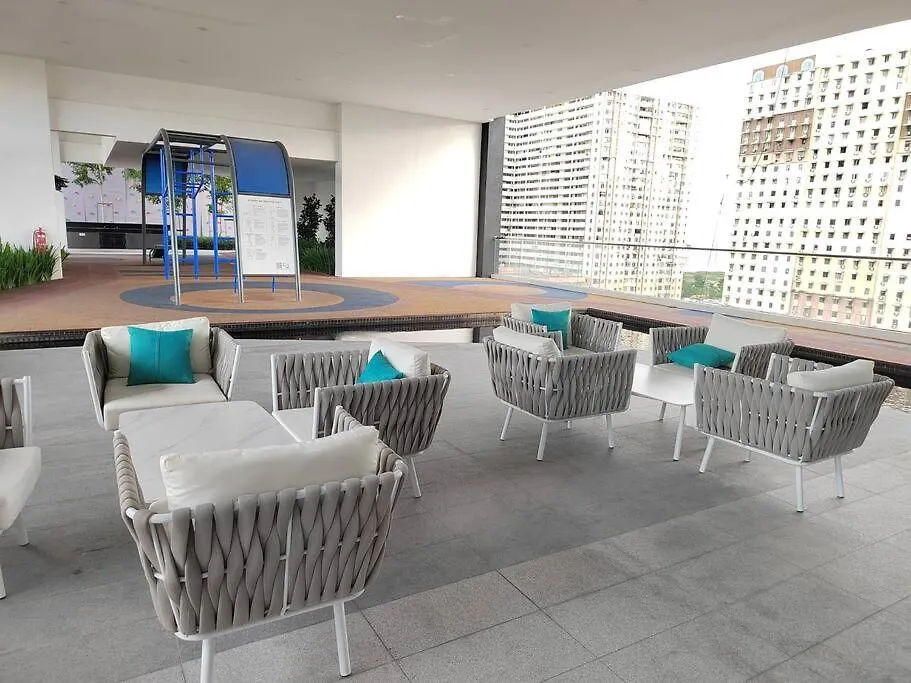 Seaview Infinity Pool , 40Th , 9Pax, 3Rooms 2Carpark Jelutong Malaysia