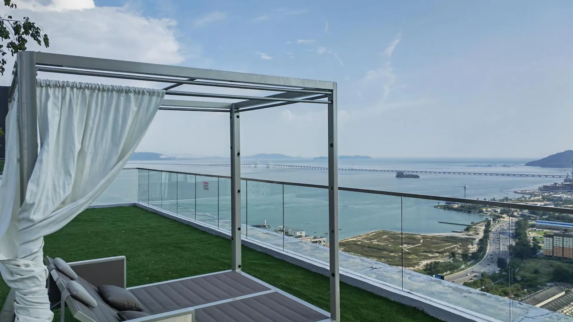 Seaview Infinity Pool , 40Th , 9Pax, 3Rooms 2Carpark Jelutong