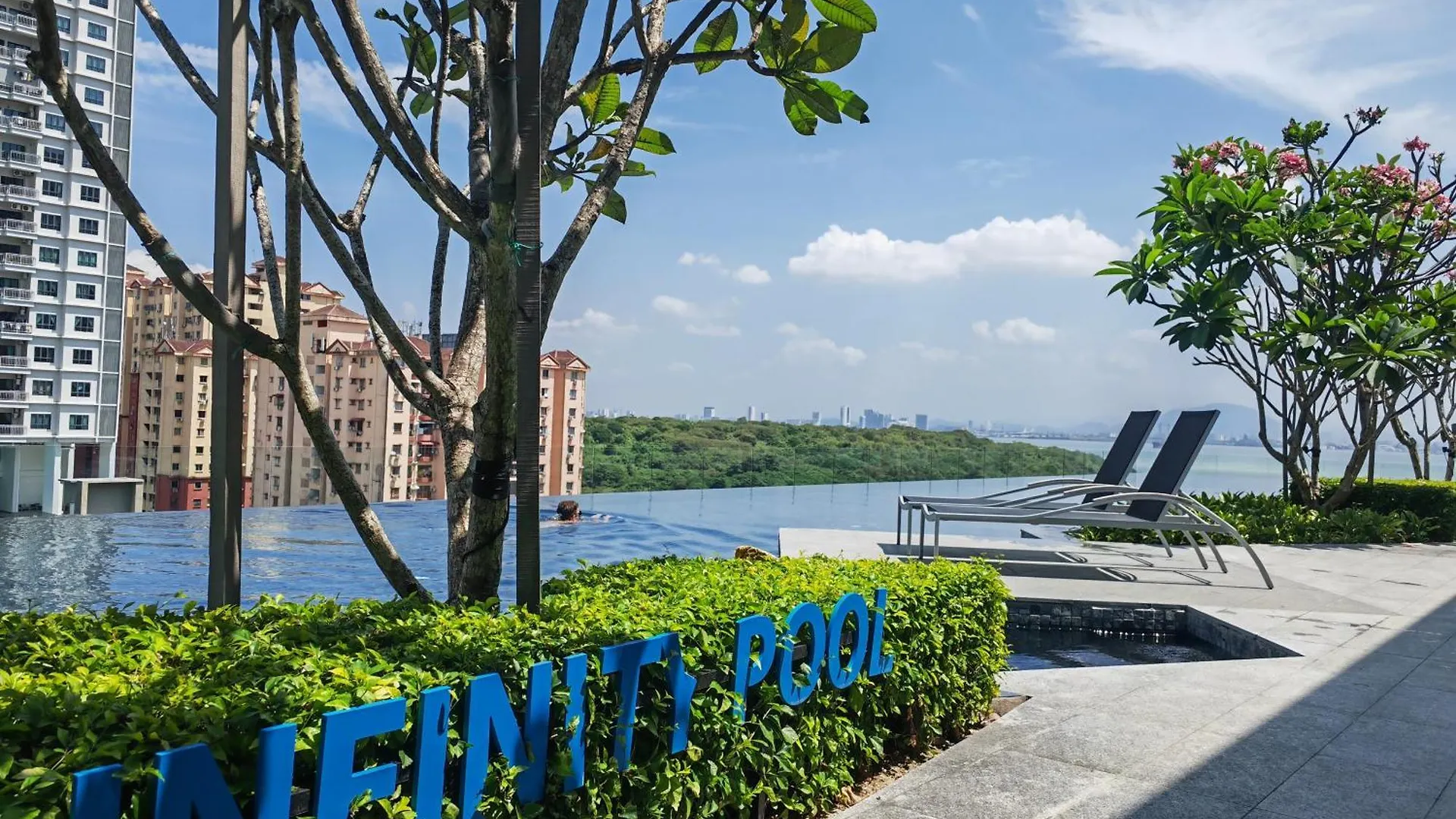 Seaview Infinity Pool , 40Th , 9Pax, 3Rooms 2Carpark Jelutong 0*,
